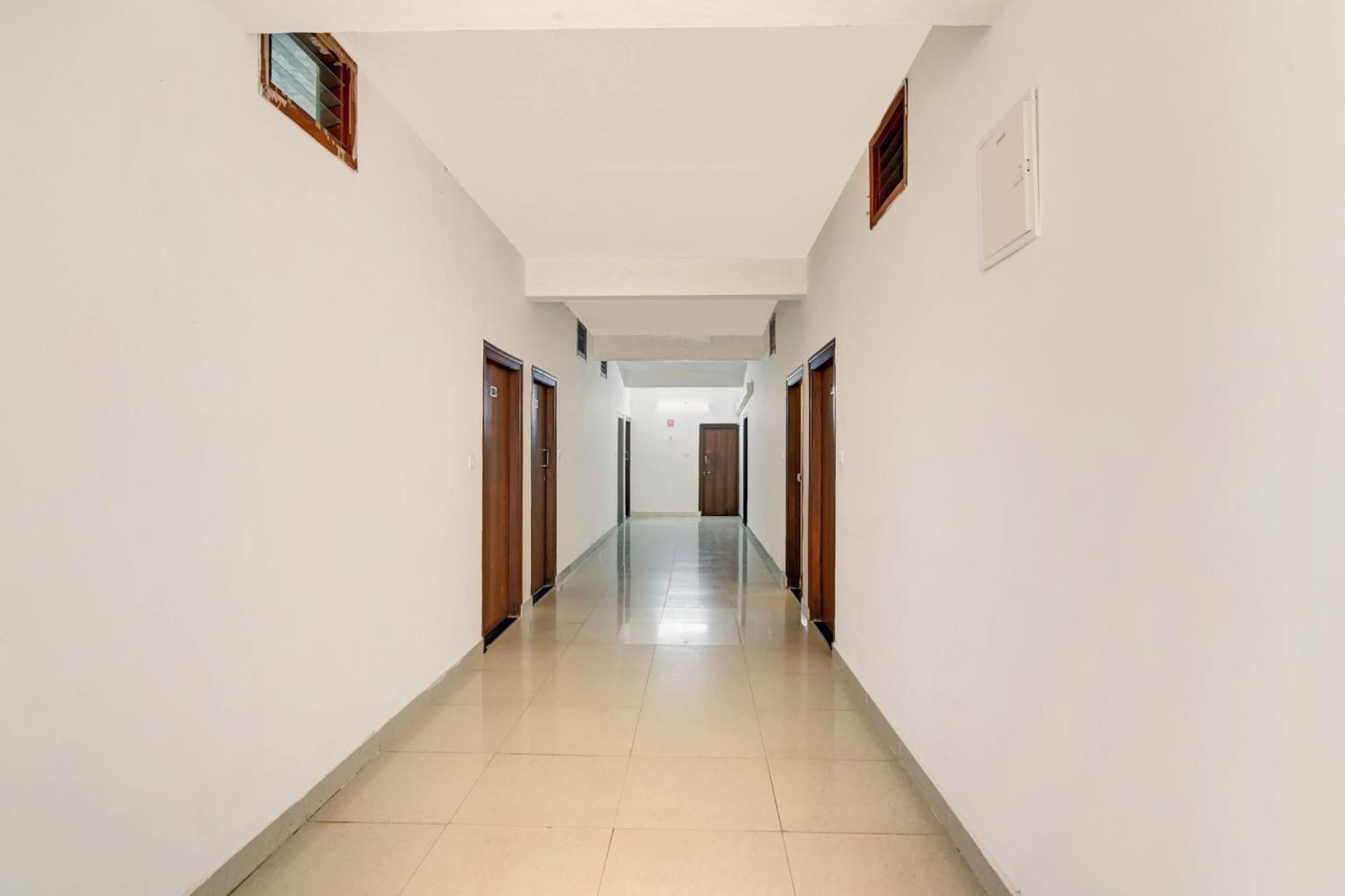 Super Collection O Madikeri City Center Near Ksrtc Bus Stand Coorg Formerly Hotel Ragsys Мадикери Экстерьер фото