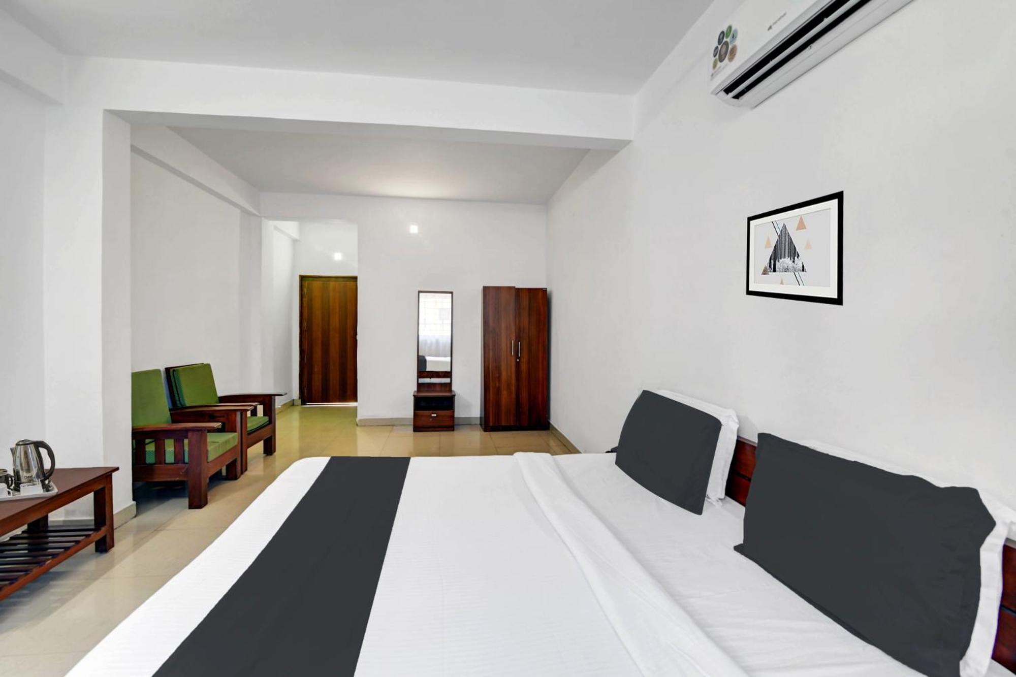 Super Collection O Madikeri City Center Near Ksrtc Bus Stand Coorg Formerly Hotel Ragsys Мадикери Экстерьер фото