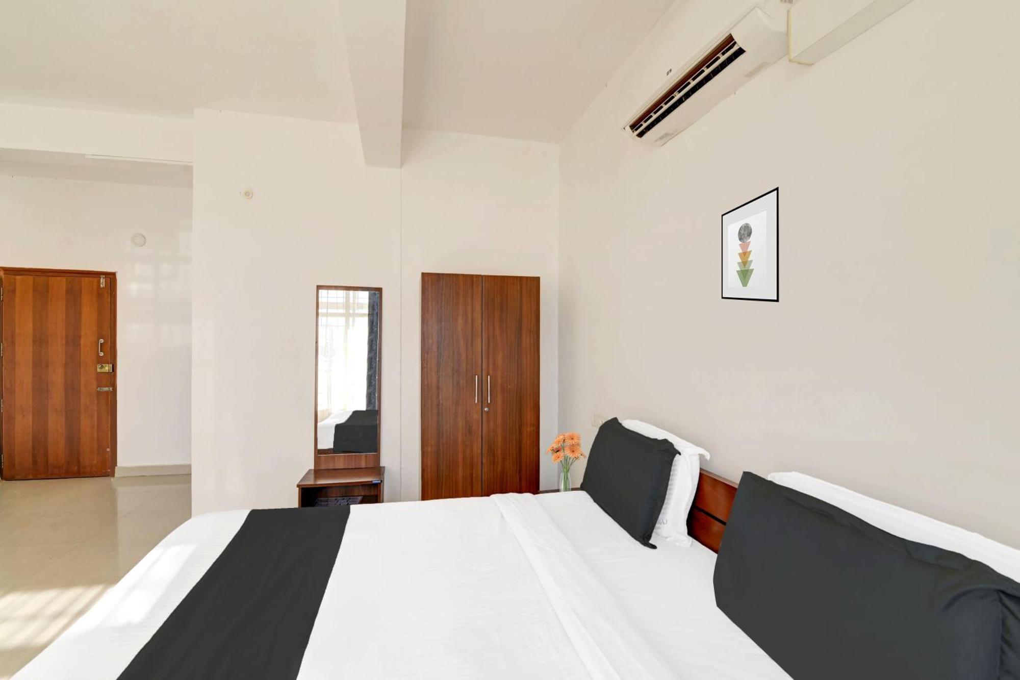 Super Collection O Madikeri City Center Near Ksrtc Bus Stand Coorg Formerly Hotel Ragsys Мадикери Экстерьер фото