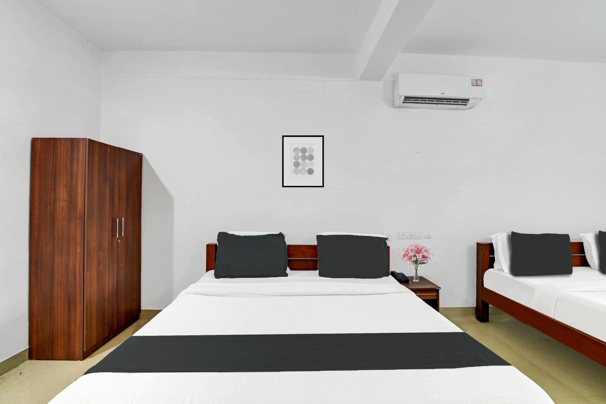 Super Collection O Madikeri City Center Near Ksrtc Bus Stand Coorg Formerly Hotel Ragsys Мадикери Экстерьер фото