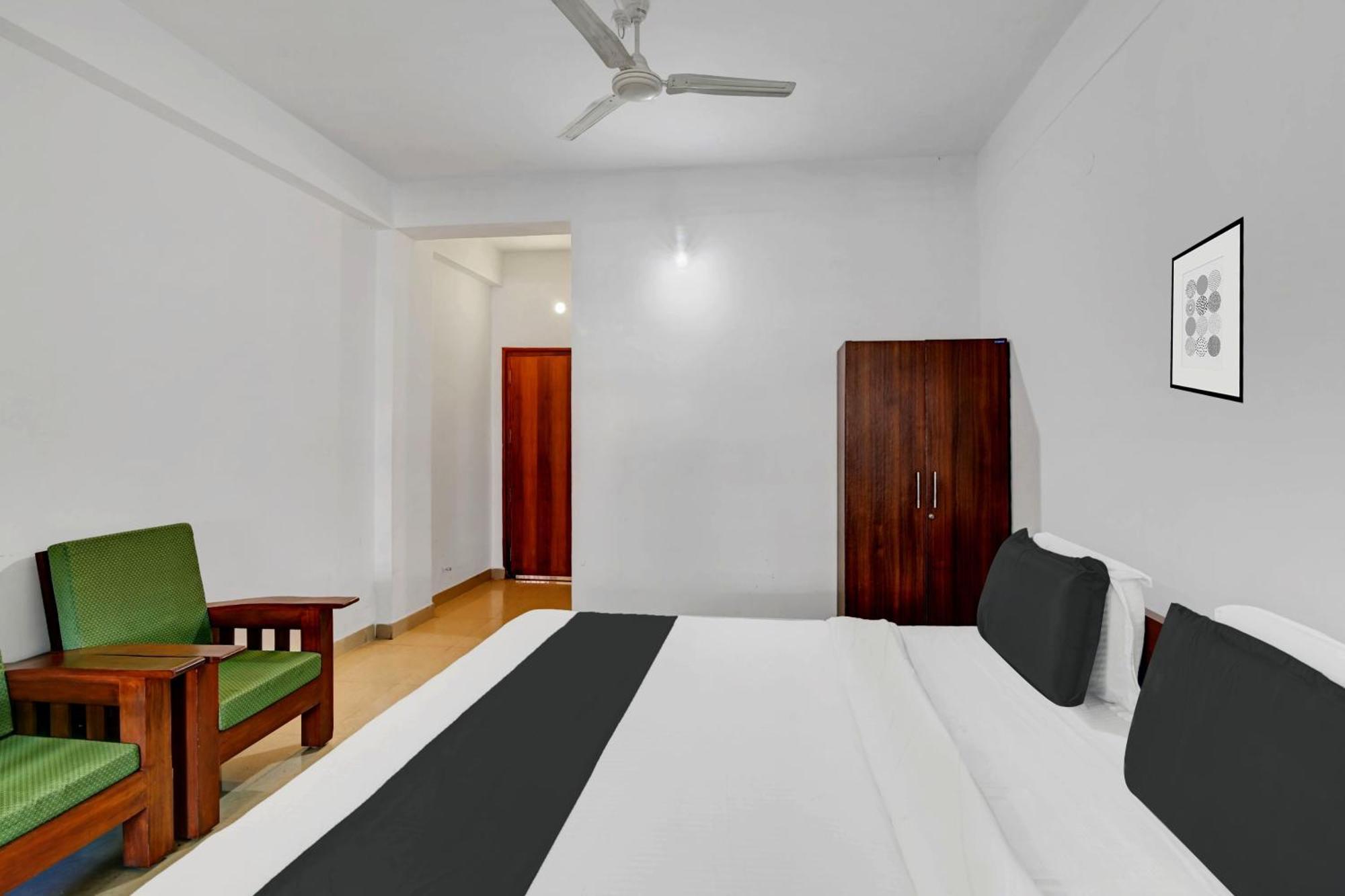 Super Collection O Madikeri City Center Near Ksrtc Bus Stand Coorg Formerly Hotel Ragsys Мадикери Экстерьер фото