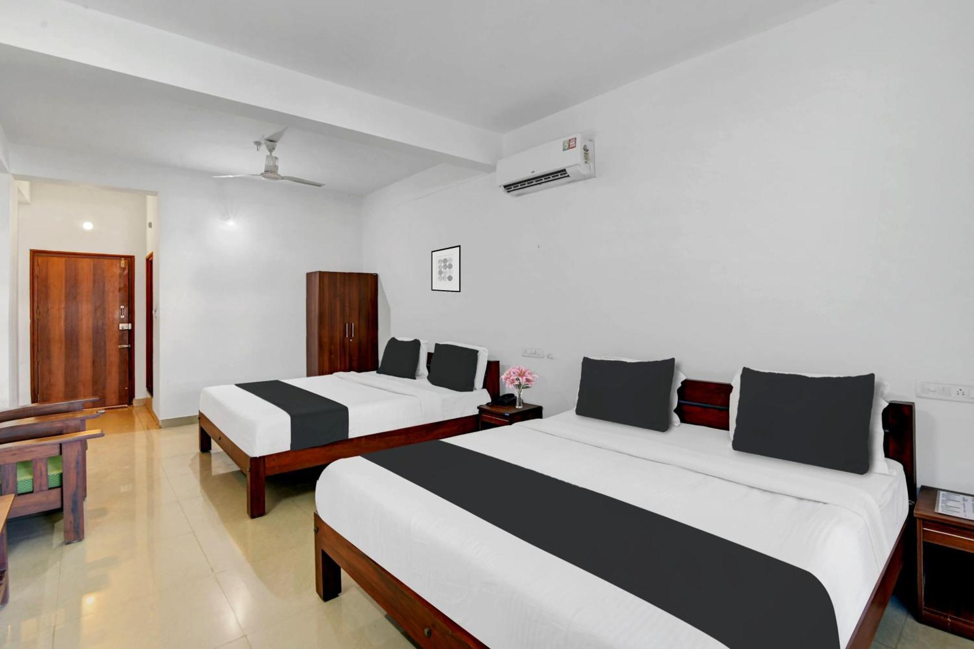 Super Collection O Madikeri City Center Near Ksrtc Bus Stand Coorg Formerly Hotel Ragsys Мадикери Экстерьер фото