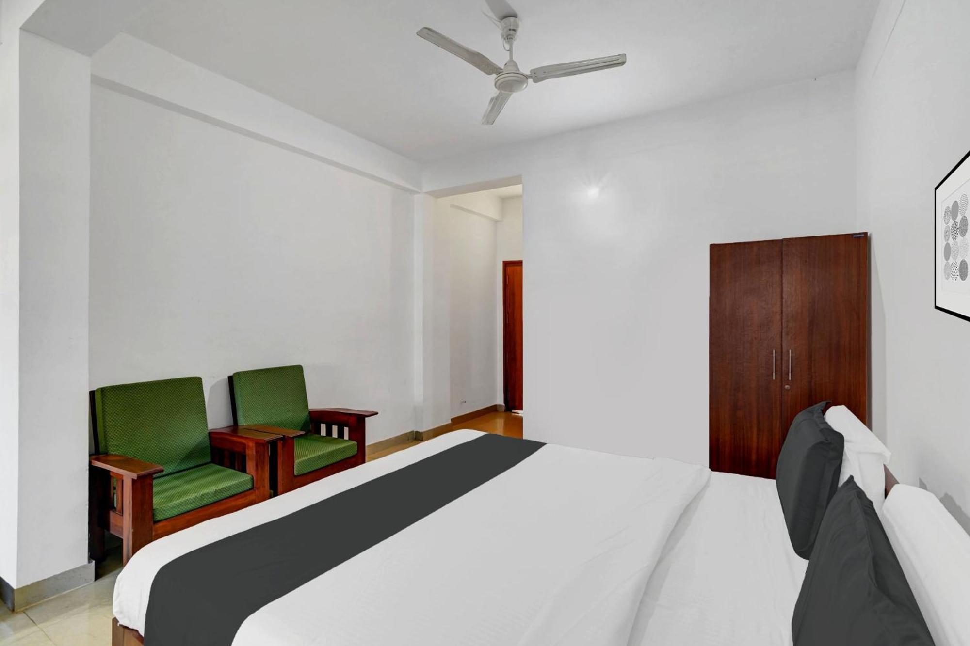 Super Collection O Madikeri City Center Near Ksrtc Bus Stand Coorg Formerly Hotel Ragsys Мадикери Экстерьер фото