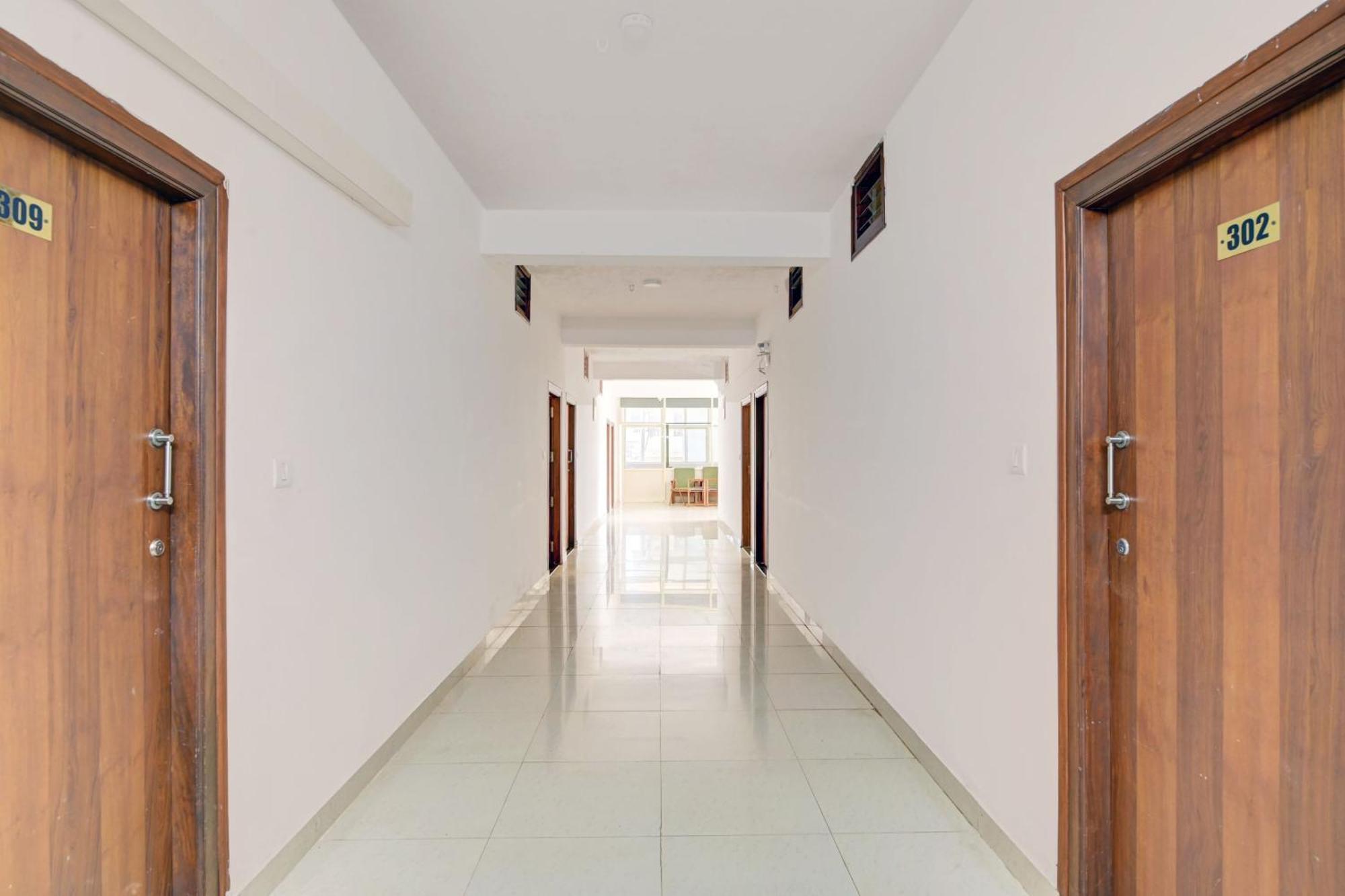 Super Collection O Madikeri City Center Near Ksrtc Bus Stand Coorg Formerly Hotel Ragsys Мадикери Экстерьер фото